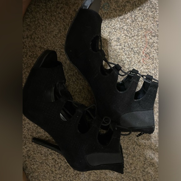 Jennifer Lopez heels. Size 8. - Picture 2 of 6